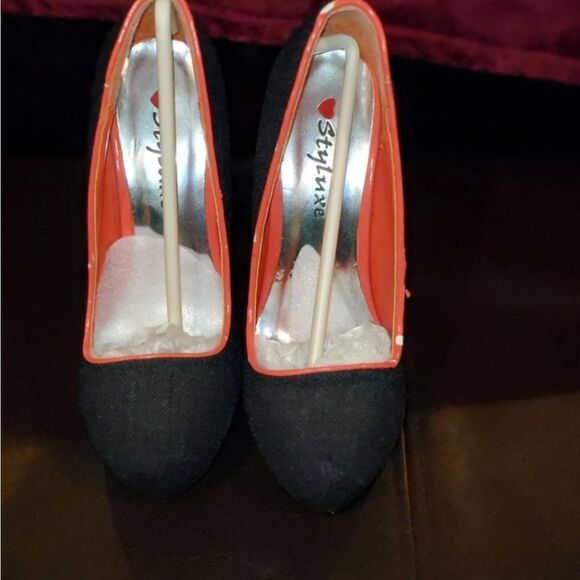 Styluxe Heels - Picture 1 of 5